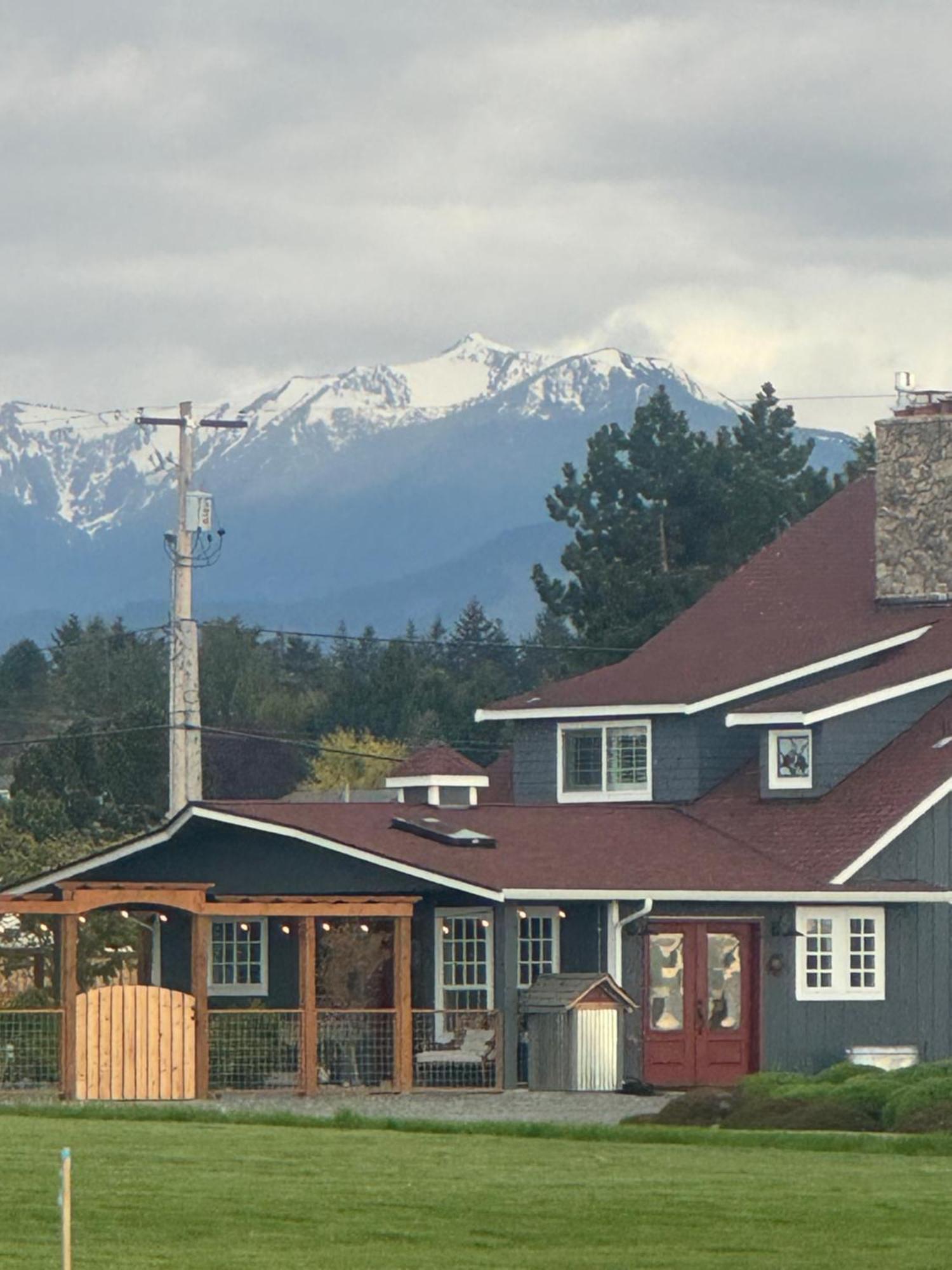 Dungeness Barn House At Two Crows Farm Sequim